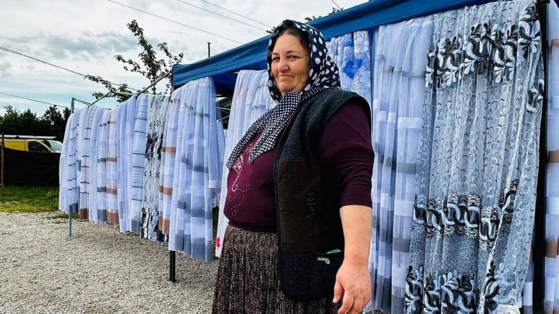 Fantasztikus látványt nyújt a kisbéri piac: ízletes falatok és különleges finomságok sorakoznak mindenhol, csábítva a látogatókat!