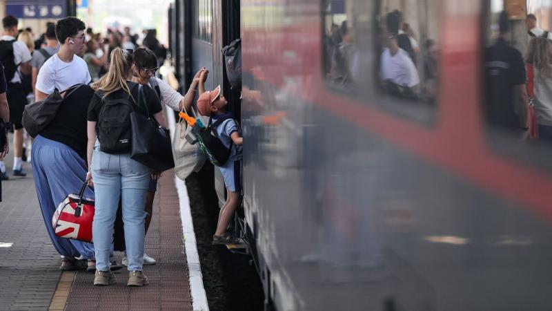 Négy hét pihenés vár ránk a Keleti pályaudvaron! Fedezd fel velünk, mi minden izgalmas élmény vár ezen a helyszínen!