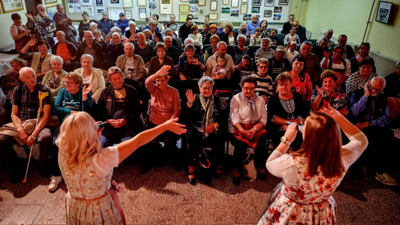 Sör, malacsült és zeneszó - így ünnepelte Váralja az Oktoberfest varázslatos hangulatát (galéria)