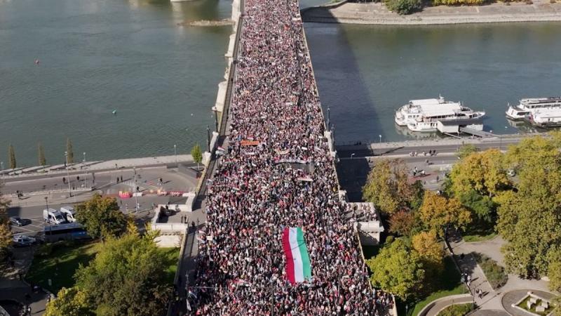 Orbán Viktor lenyűgöző felvételt osztott meg: így mutatkozik meg az eddigi legnagyobb Békemenet madártávlatból.