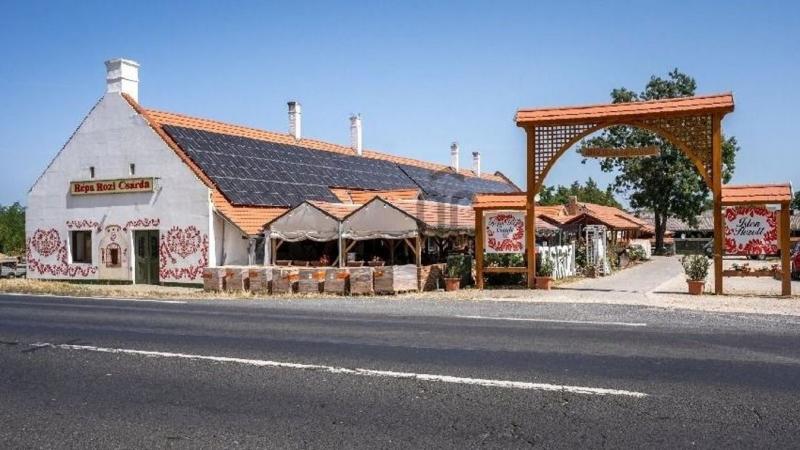 Eladó Nemesvita híres csárdája – egy igazi gyöngyszem (+ galéria)