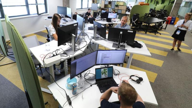Home office: ismét növekszik azoknak a vállalatoknak a száma, amelyek lehetőséget biztosítanak a távoli munkavégzésre.