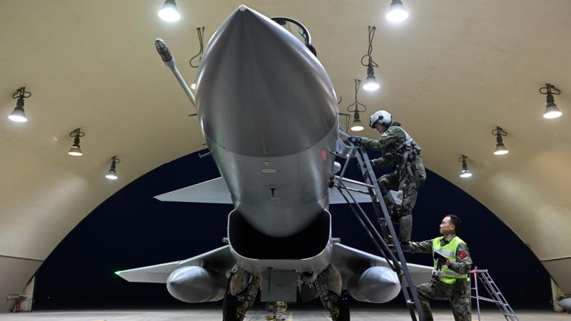 A globális légierő középpontjában egyetlen vadászgép áll: a J-10C, amely állítólag a legfejlettebb európai harci gépeket is felülmúlta.