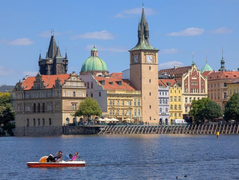 Csehország jelentős területein áramkimaradás történt, ami miatt sokan ragadtak a felvonókban.