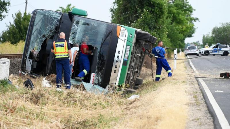 Ukrán gyermekek utaztak egy baleset következtében felborult buszon Kunszentmárton közelében | 24.hu