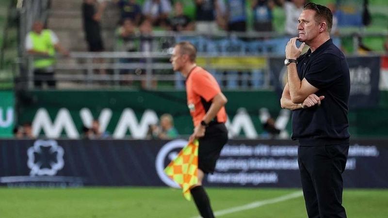Robbie Keane üzenete a Fradi szurkolók számára a Puskás Akadémia elleni vereség után különleges tartalommal bír. A legendás labdarúgó kifejezte együttérzését és bátorítását, hangsúlyozva, hogy a nehéz pillanatokban fontos a közösség összetartása. Szavaiva