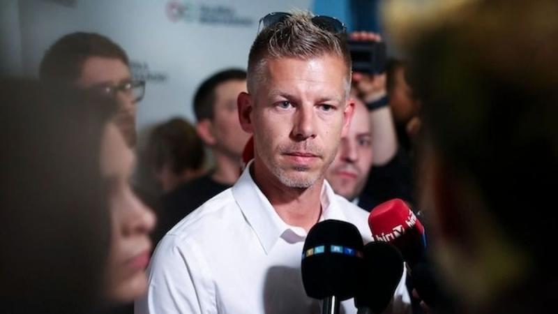 Ceglédi Zoltán arra buzdít minden ellenzéki újságírót, elemzőt és művészt, hogy határozott állásfoglalásaikkal járuljanak hozzá Magyar Péter támogatásához, és ne habozzanak kifejezni egyértelmű véleményüket.