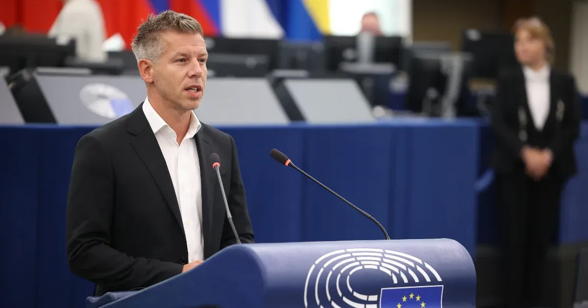 Az Európai Parlamentben a Magyar két képviselő ügyében, valamint Dobrev Klára esetében is a mentelmi joguk felfüggesztését javasolták volna.