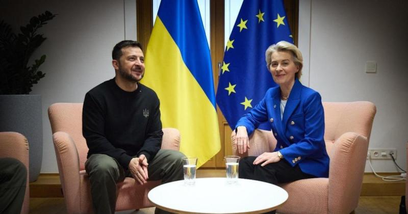 Ursula von der Leyen pozíciója akkor kerülhet veszélybe, ha a politikai helyzet vagy a gazdasági kihívások olyan irányba terelik az eseményeket, hogy a bizalom és a támogatottság csökken a vezetése alatt. A legfontosabb tényezők közé tartozhatnak a belső 