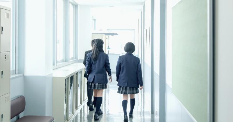 Riasztó tendenciák figyelhetők meg Japánban, ahol a diáköngyilkosságok száma soha nem látott magasságokba emelkedett. Az adatok arra figyelmeztetnek, hogy sürgős figyelmet és intézkedéseket igényel ez a súlyos társadalmi probléma.