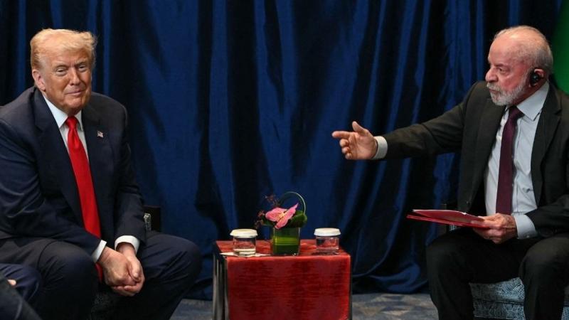 A Trump és a brazil elnök közötti váratlan találkozó az ASEAN-csúcson izgalmas eseményeket hozott. A két vezető, akik politikai pályafutásuk során eltérő megközelítéseket képviselnek, a globális kihívásokra és lehetőségekre fókuszálva vitatták meg országu